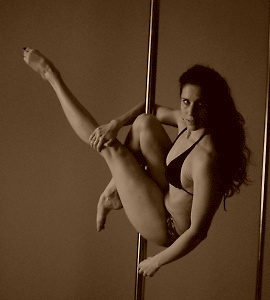 Lektorka Zuzka Kňavová umožnila nahlédnout našemu portálu do tajů lekce pole dance, foto: archiv studia Intimate