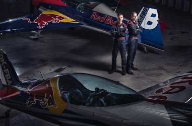 The Flying Bulls Aerobatic Duo: Jan Rudzinskyj & Stanislav Čejka, foto: Dan Vojtěch,  poskytnuto Janem Rudzinskym