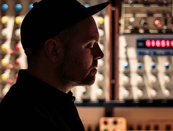 DJ Shadow se vrací do Prahy