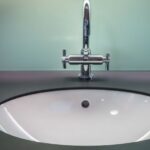 Koupelnová alchymie: Jak proměnit obyčejnou místnost v oázu relaxace